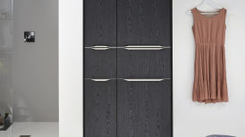 Badezimmerschrank in schwarz