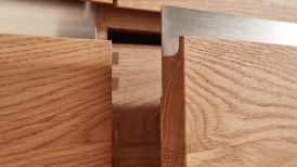 Detailansicht Schubkasten Massivholz Wohnwand