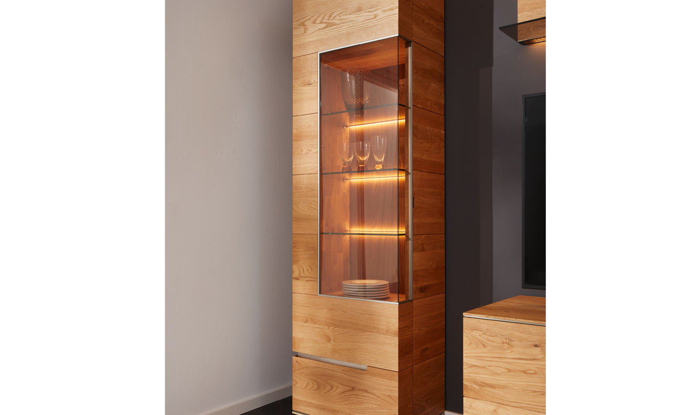 Detailansicht Vitrine Massivholz Wohnwand