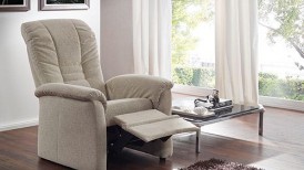 Sessel mit Fusshocker web