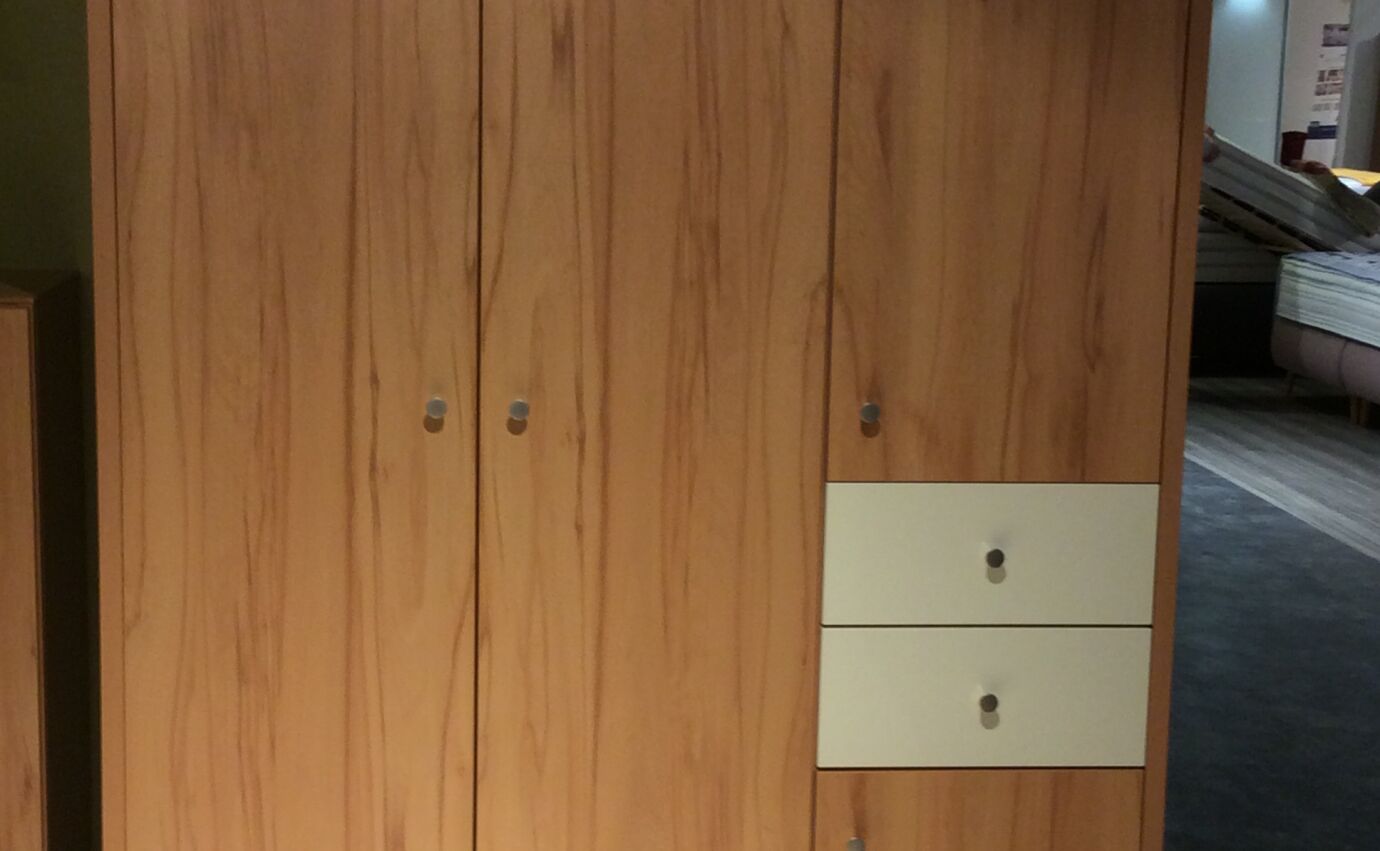 Schrank 1