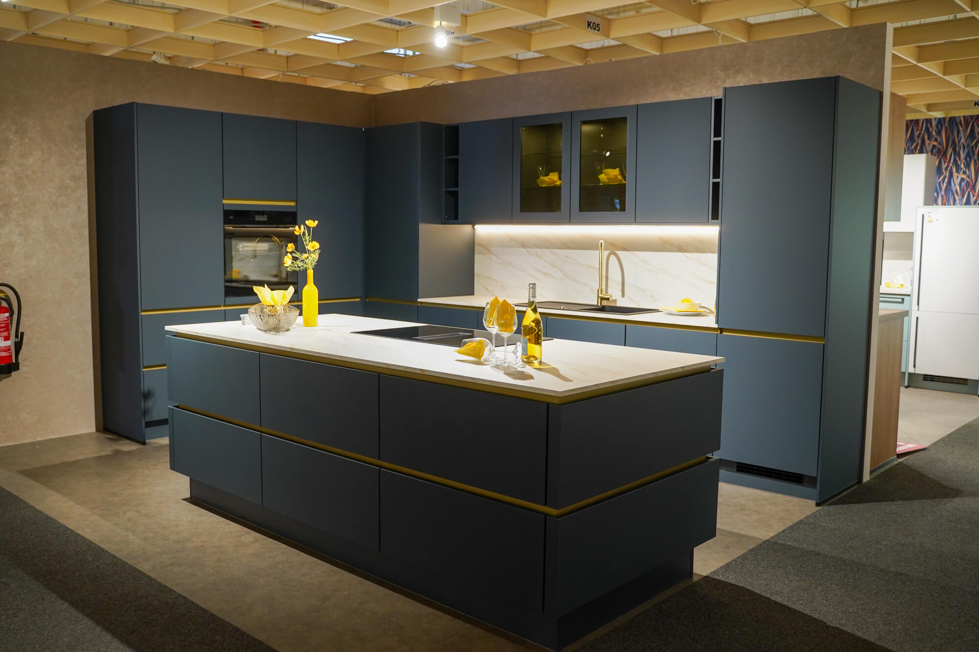 Küchenwelt Nobilia Design Inselkueche blau