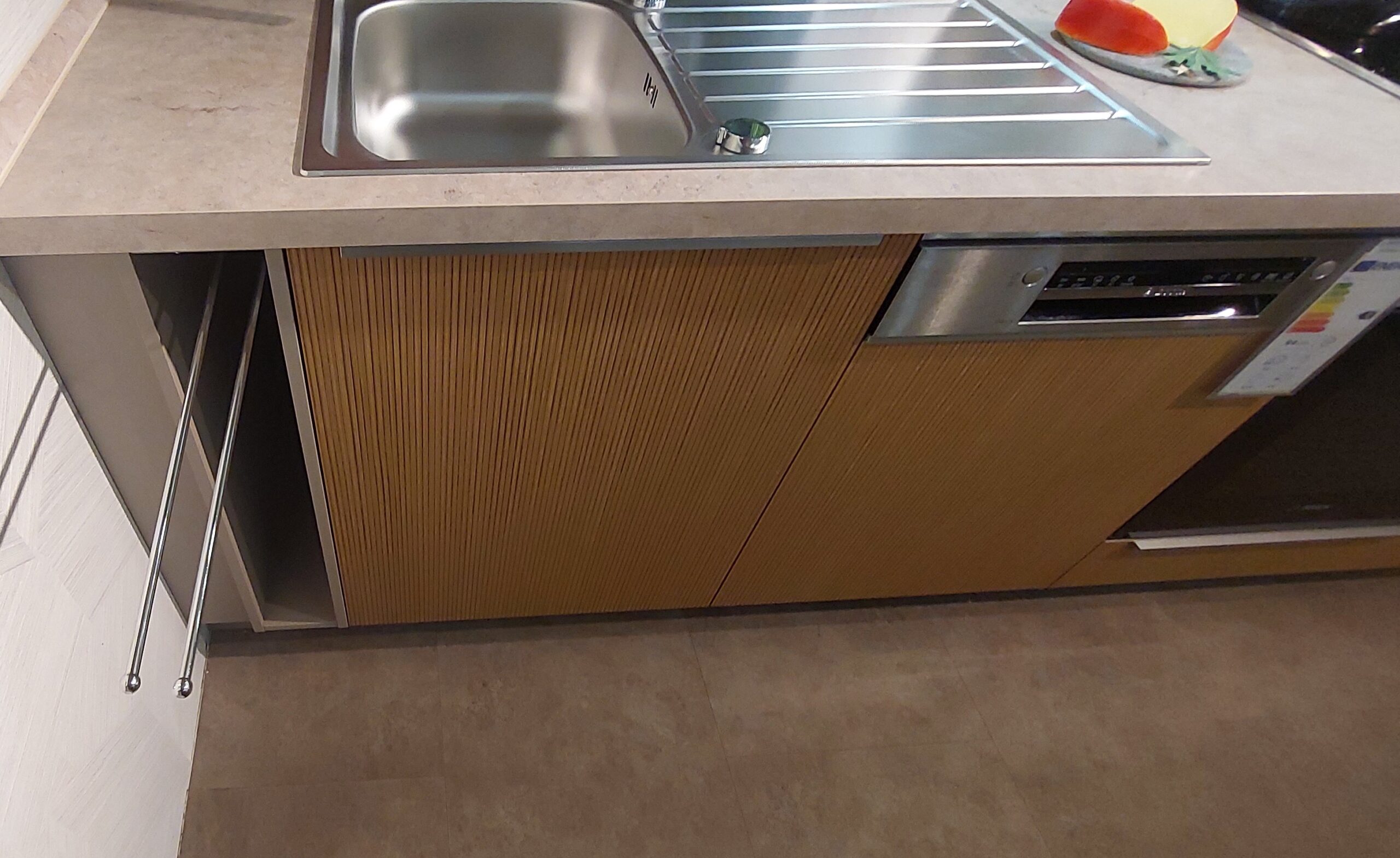Einbauküche Stripe - Zweizeilig für Wohnungstyp IW64 – Bild 12