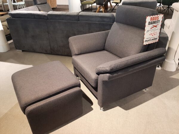 Alternative view of Sessel mit Hocker von Carina