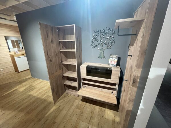 Alternative view of MCA Garderobe Mezzano