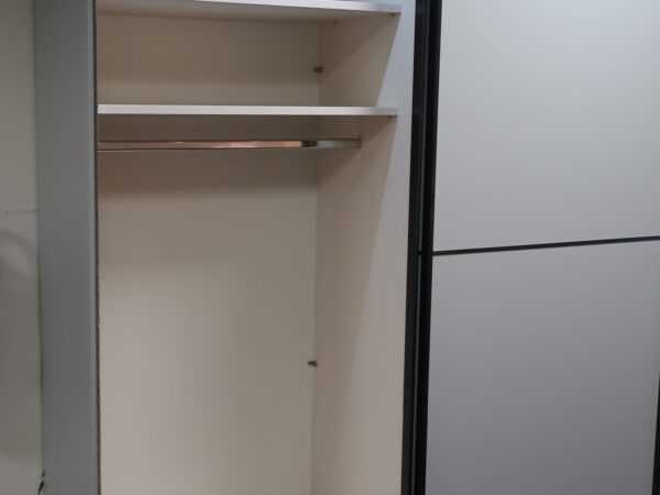 Alternative view of Schwebetürenschrank Amadio