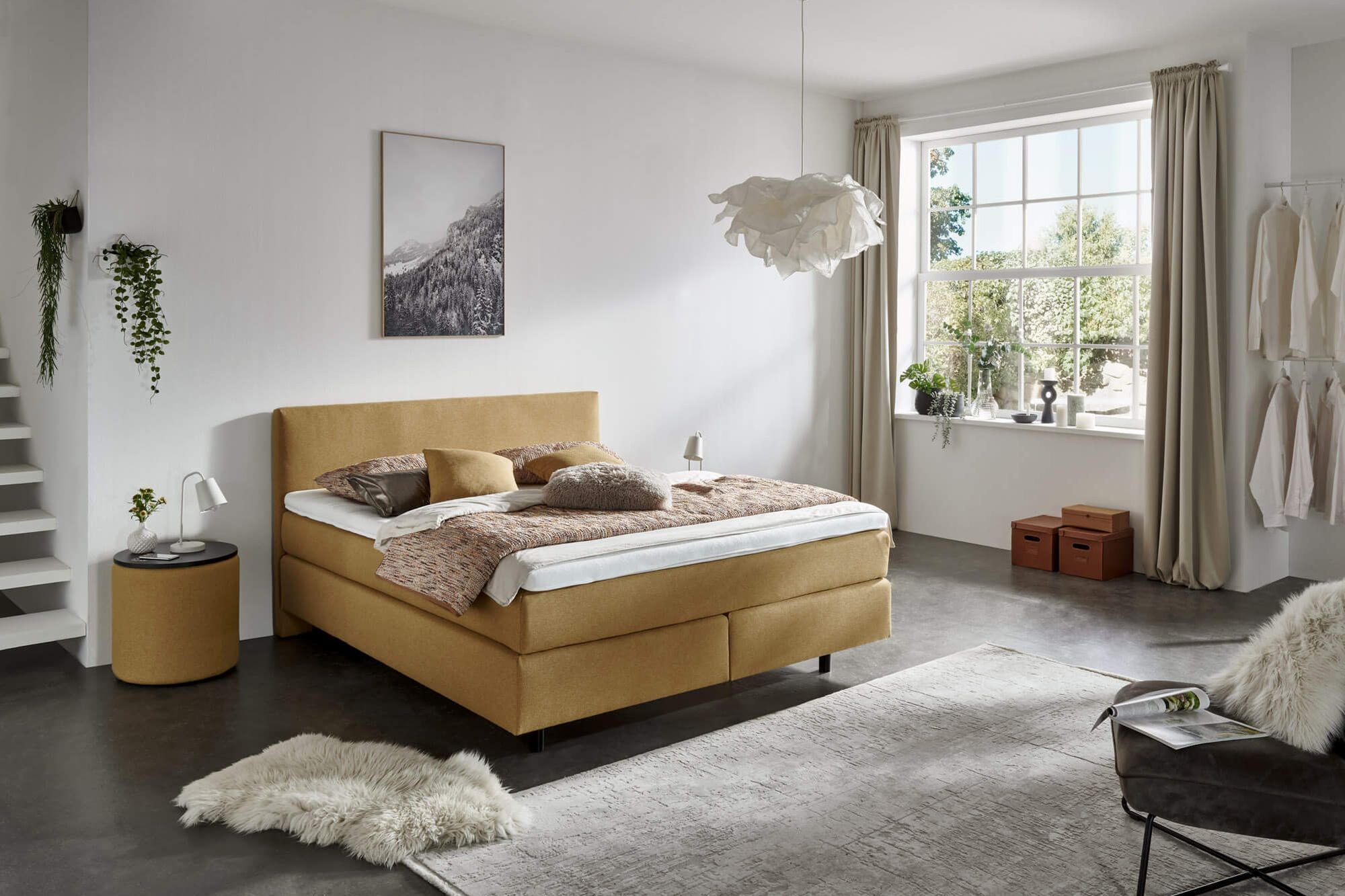 boxspringbett-senfgelb-geteilter-boxunterbau-topper