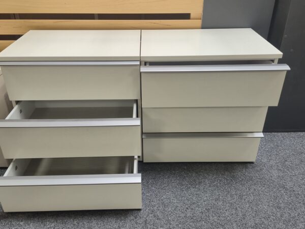 Alternative view of Nachtschrank paar