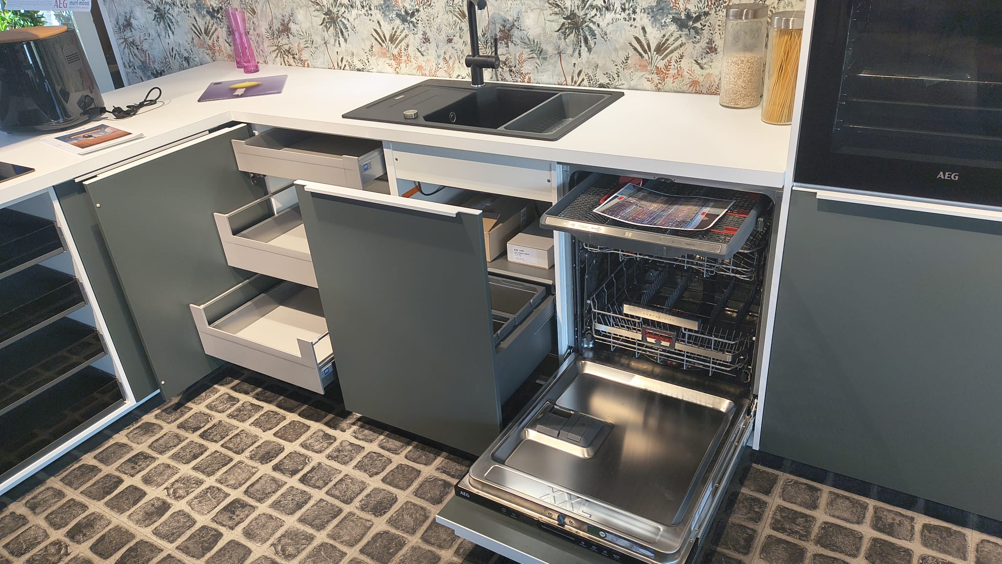 Einbau Küche Nobilia Easytouch Mineralgrün – Bild 5